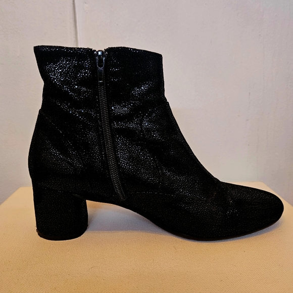 Perfect Amalfi by Rangoni Rima Black Leather Shimmering Booties Ankle Boots 9 - Picture 4 of 7